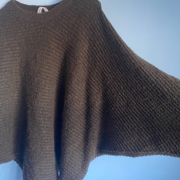 Cozy olive green modern knitted sweater - Picture 2 of 3